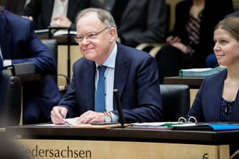 Ministerpräsident Stephan Weil im Plenarsaal (Archivbild): Niedersachsens Regierungskoalition plant weitreichende Änderungen der Landesverfassung.