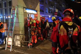 Der Einsatzort: Die Feuerwehr musste die Jugendlichen an der U-Bahn-Station Hermannstraße in Neukölln befreien.
