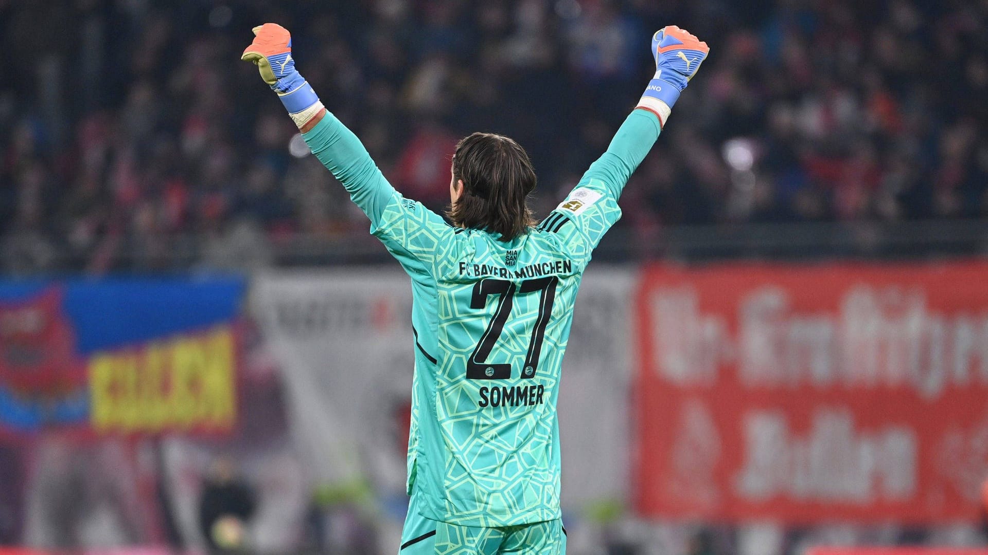 Erlösender Jubel: Yann Sommer beim 1:0 der Münchner bei RB Leipzig.