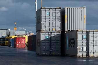 Container (Archiv): Der Preisauftrieb im Großhandel hat sich im Dezember weiter abgeschwächt.