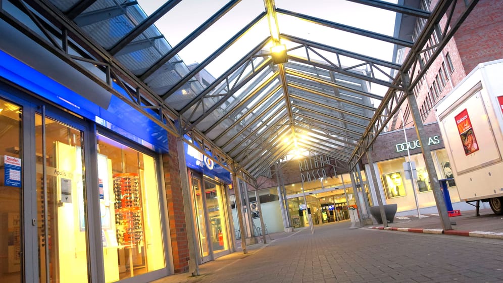 Leere Einkaufspassage in Pinneberg (Symbolbild): Der Räumungsverkauf des Modehauses befindet sich auf der Zielgeraden.