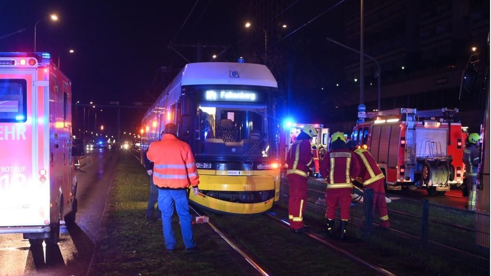 Die Unglücksstelle unweit des Alexanderplatzes: Eine Frau wurde von einer Tram erfasst.