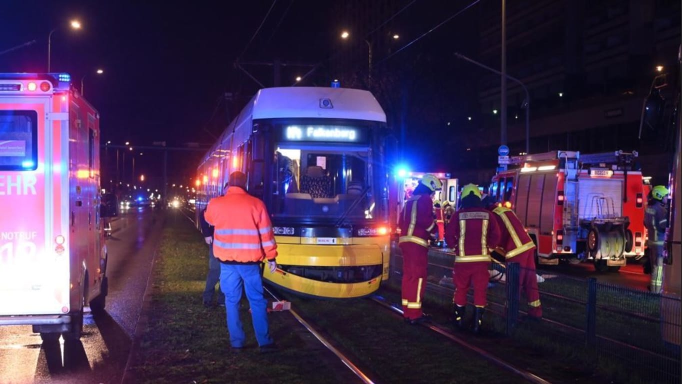 Die Unglücksstelle unweit des Alexanderplatzes: Eine Frau wurde von einer Tram erfasst.