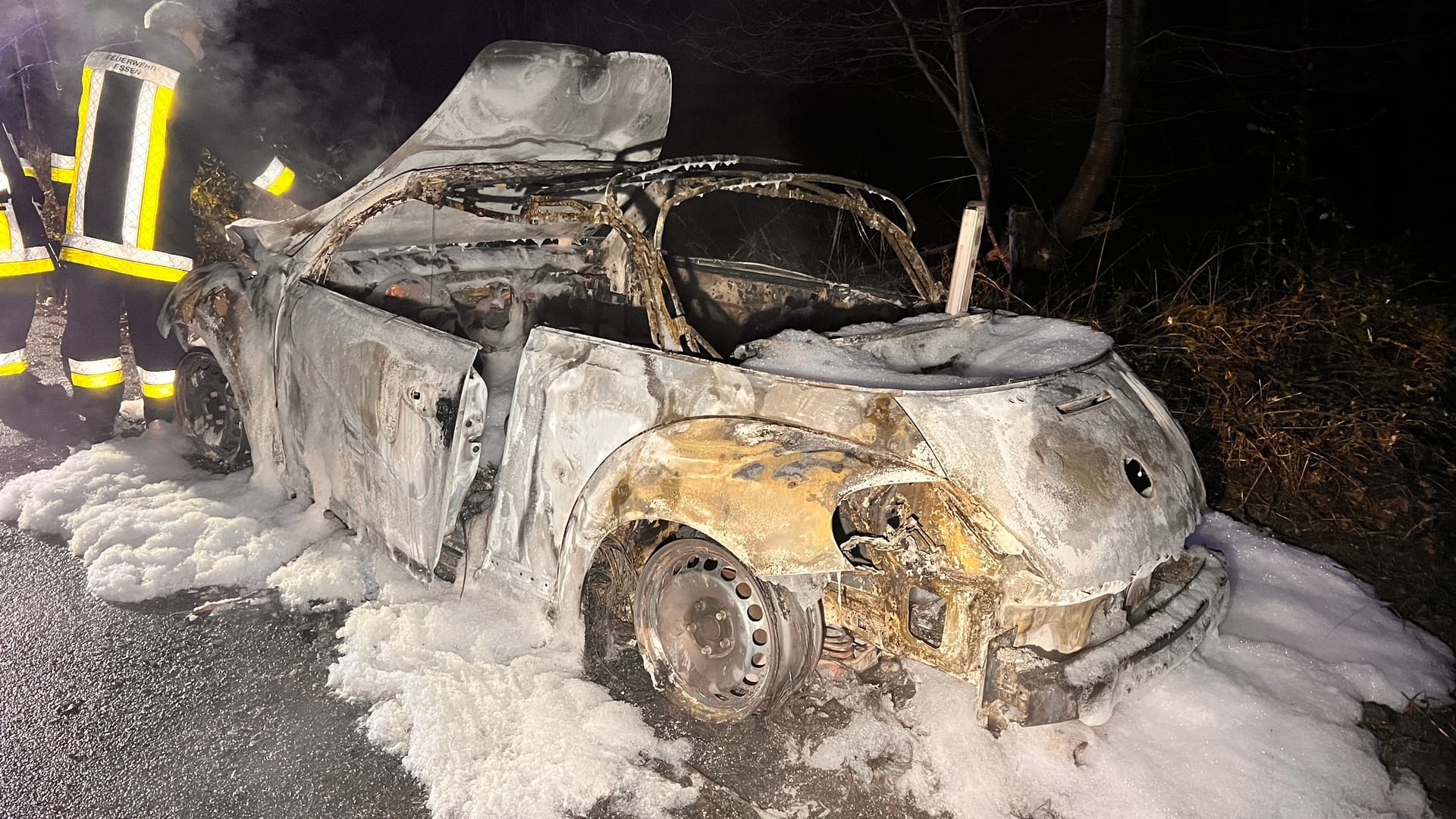 Autobrand in Essen-Kettwig: Die Ursache des Unglückes ist noch unklar.