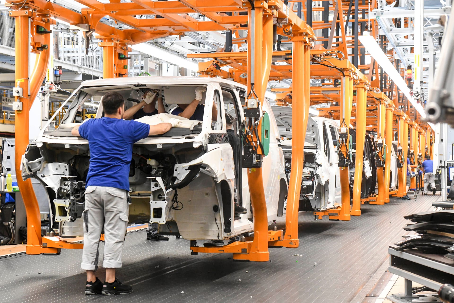 Volkswagen-Produktion (Symbolbild): Der Ukraine-Krieg und die Energiekrise belasten die deutsche Wirtschaft. Volkswagen-Produktion (Symbolbild): Der Ukraine-Krieg und die Energiekrise belasten die deutsche Wirtschaft.