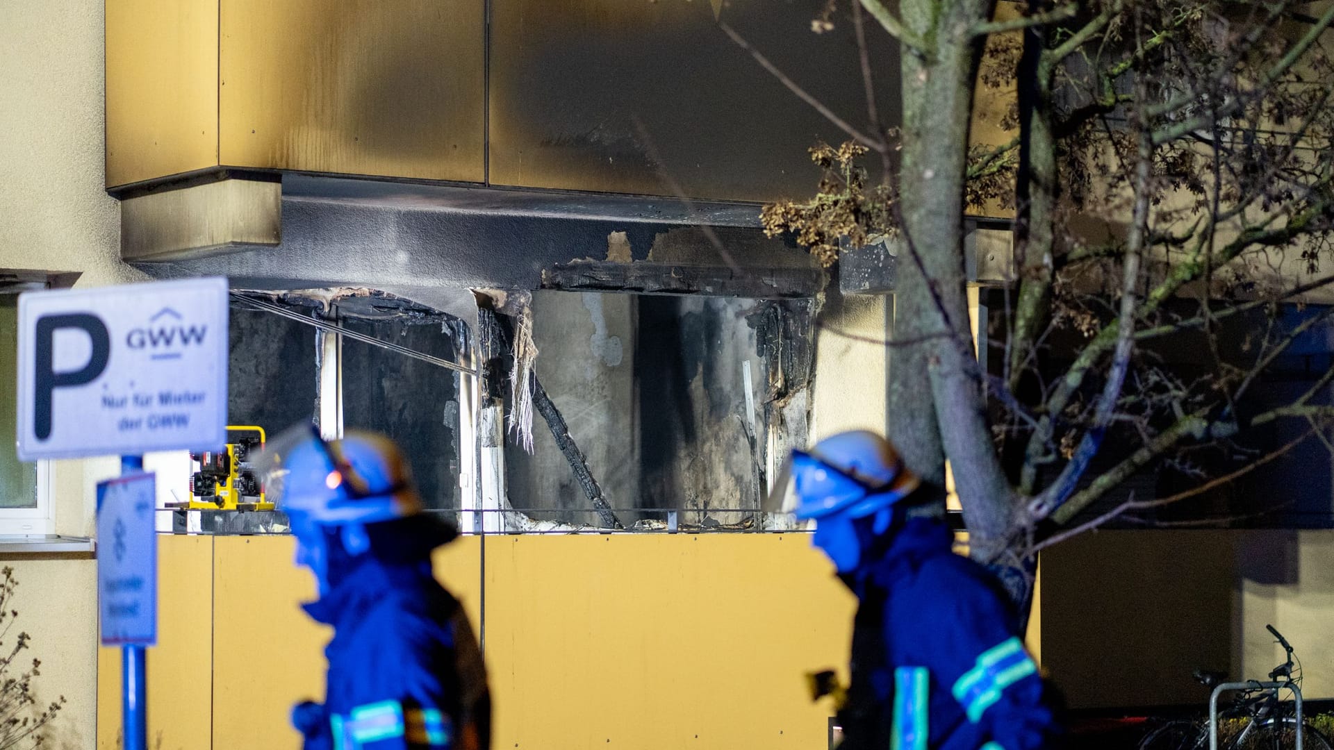 Brand in Wiesbaden-Biebrich: Dabei kam es zu einer starken Rauchentwicklung im Wohnaus. Brand in Wiesbaden-Biebrich: Dabei kam es zu einer starken Rauchentwicklung im Wohnaus.