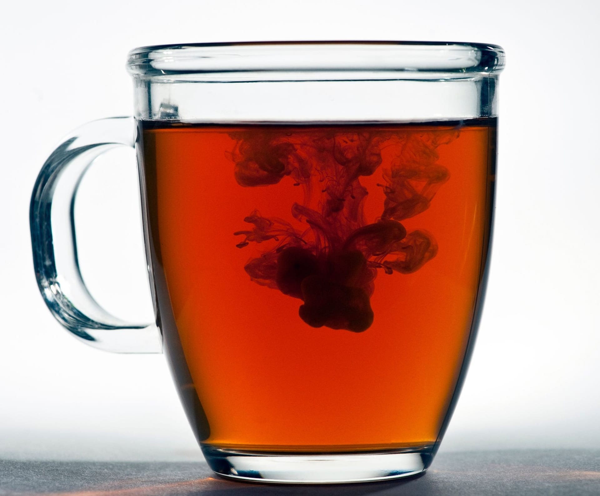 Hausmittel: Dieser Tee hat einen beruhigenden Effekt bei Neurodermitis.