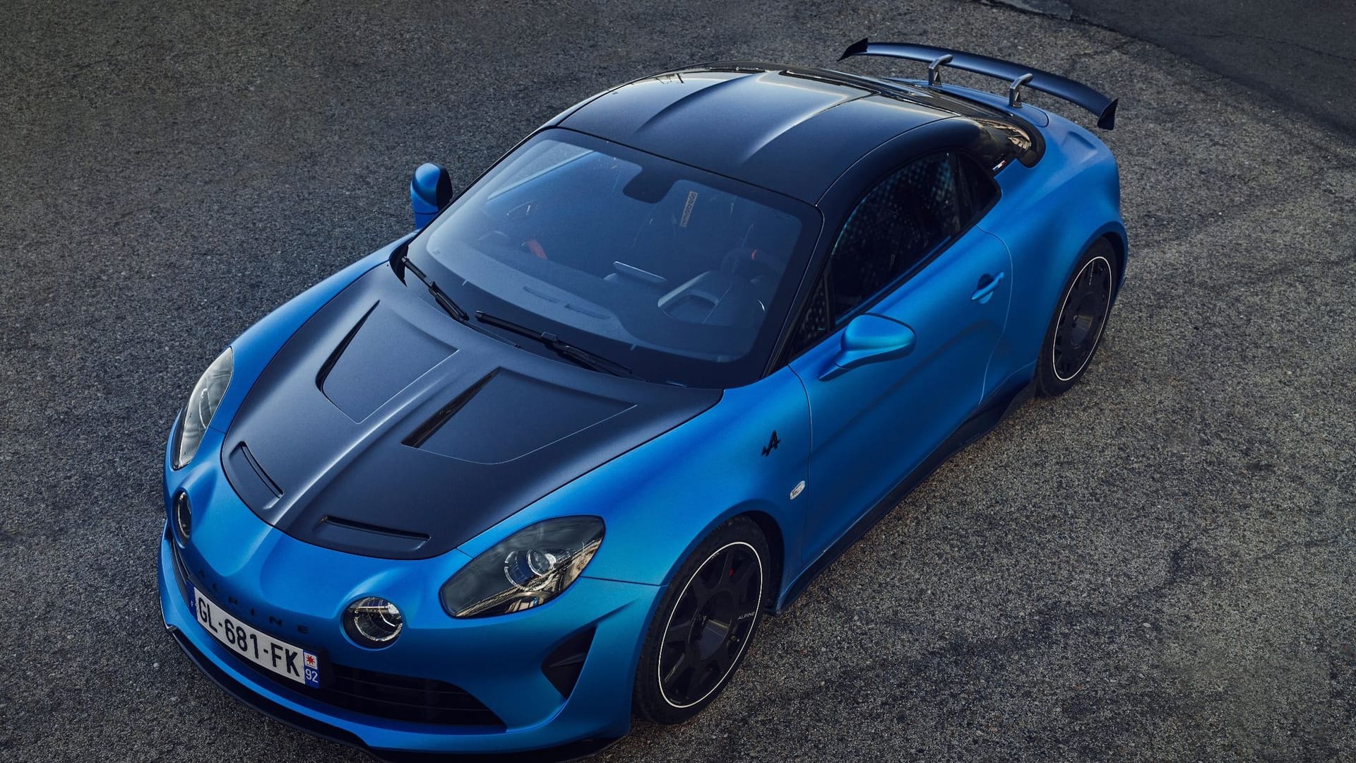 Für Rennstrecke und Straße: Renault-Tochter Alpine fährt mit der A110 R das neue Topmodell der sportiven Baureihe vor.