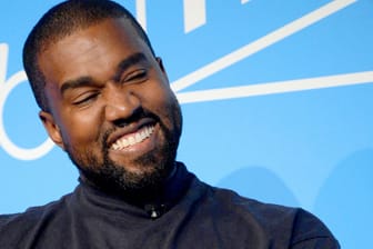 Kanye West: Der Skandalmusiker soll eine Designerin geheiratet haben.