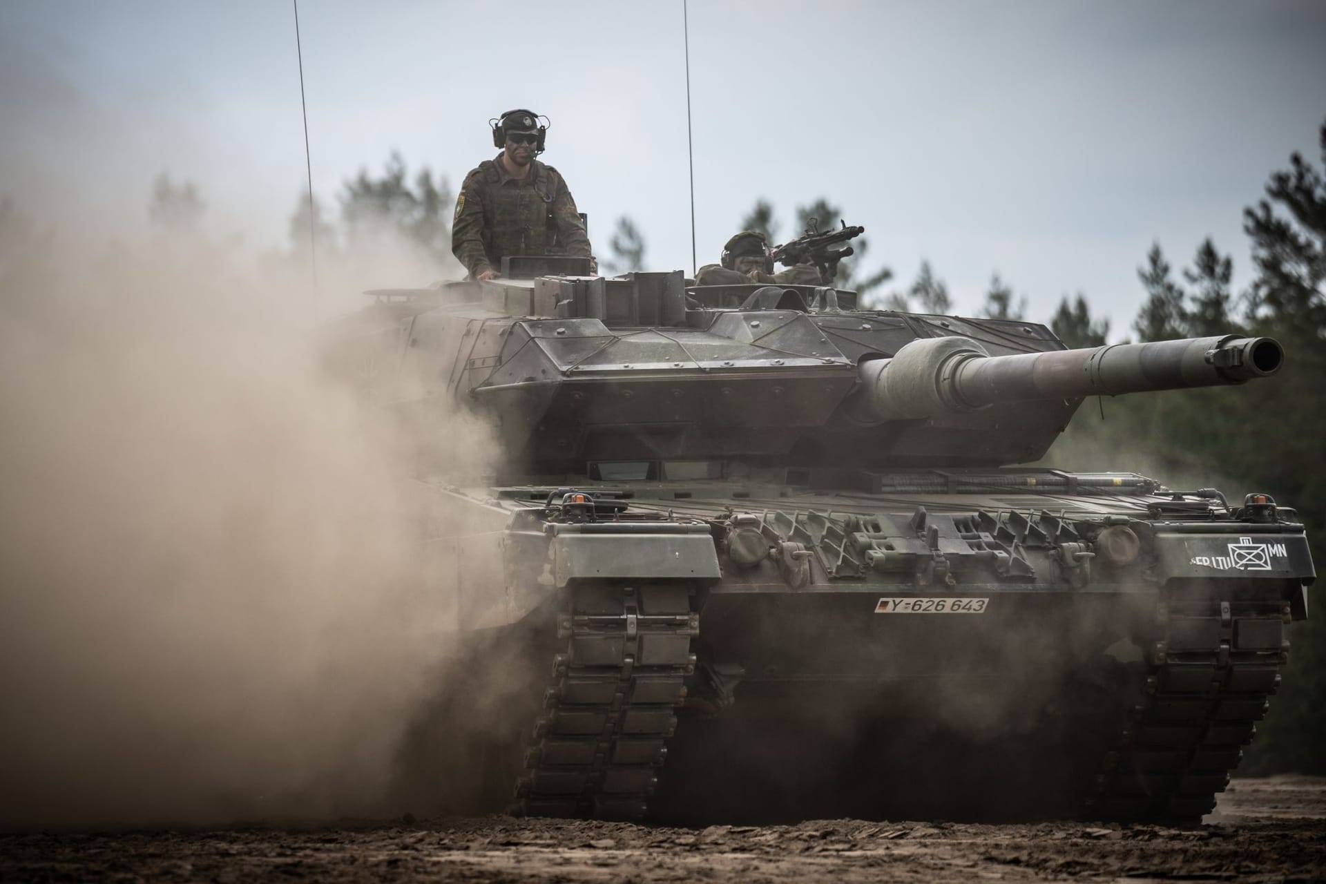 Ein Leopard-2-Panzer der Bundeswehr (Archivbild): Für den ukrainischen Präsidenten reichen 15 Fahrzeuge aus Deutschland nicht aus.