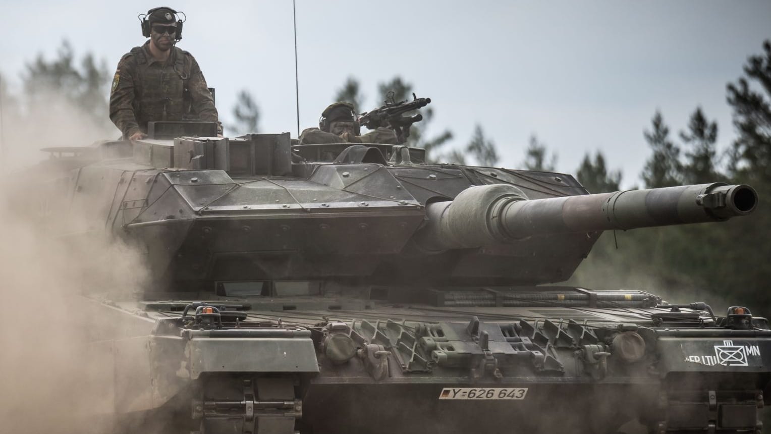 Ein Leopard-2-Panzer der Bundeswehr (Archivbild): Für den ukrainischen Präsidenten reichen 15 Fahrzeuge aus Deutschland nicht aus.