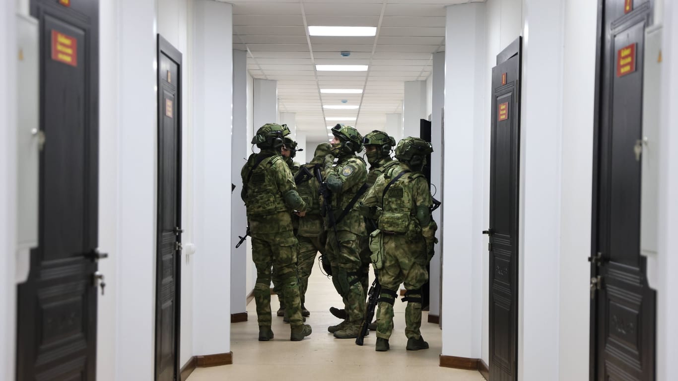 Offiziere der russischen Nationalgarde: Gegen Russland gibt es mehrere Tausend Klagen.