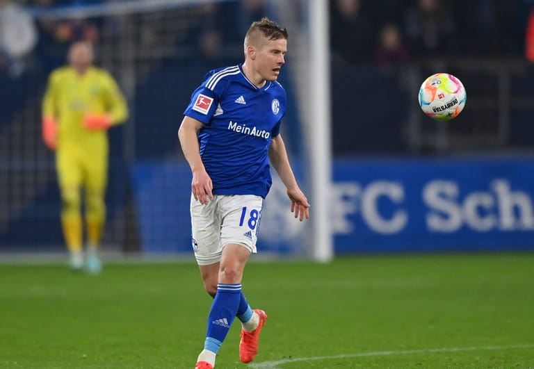 FC Schalke 04. Neuzugänge: Niklas Tauer (1.FSV Mainz 05, Leihe), Jere Uronen (Stade Brest 29, Leihe, im Bild), Moritz Jenz (FC Lorient, Leihe), Michael Frey (Royal Antwerpen, Leihe), Soichiro Kozuki (Schalke 04 II), Nassim Boujellab (HJK Helsinki, Leih-Rückkehr, im Bild). Abgänge: Florian Flick (1. FC Nürnberg, Leihe), Kerim Calhanoglu, Leihe), Florent Mollet (FC Nantes).