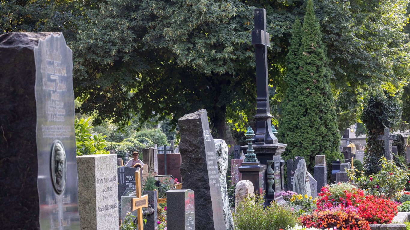 Friedhof (Symbolbild): Die 79-Jährige starb Ende Dezember.