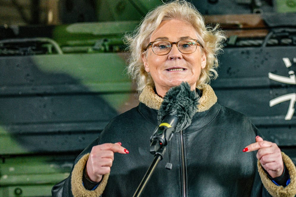 Verteidigungsministerin Christine Lambrecht (SPD) äußert sich vielsagend zu deutschen Kampfpanzern.