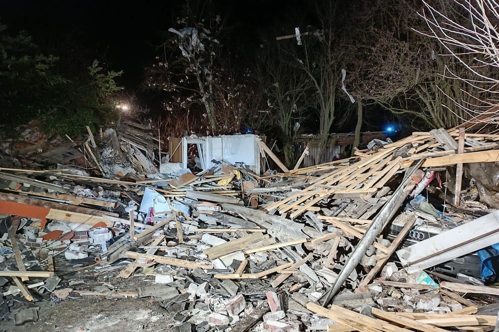 Trümmer überall: Das völlig zerstörte Haus in Altgödens wurde dem Erdboden gleichgemacht.
