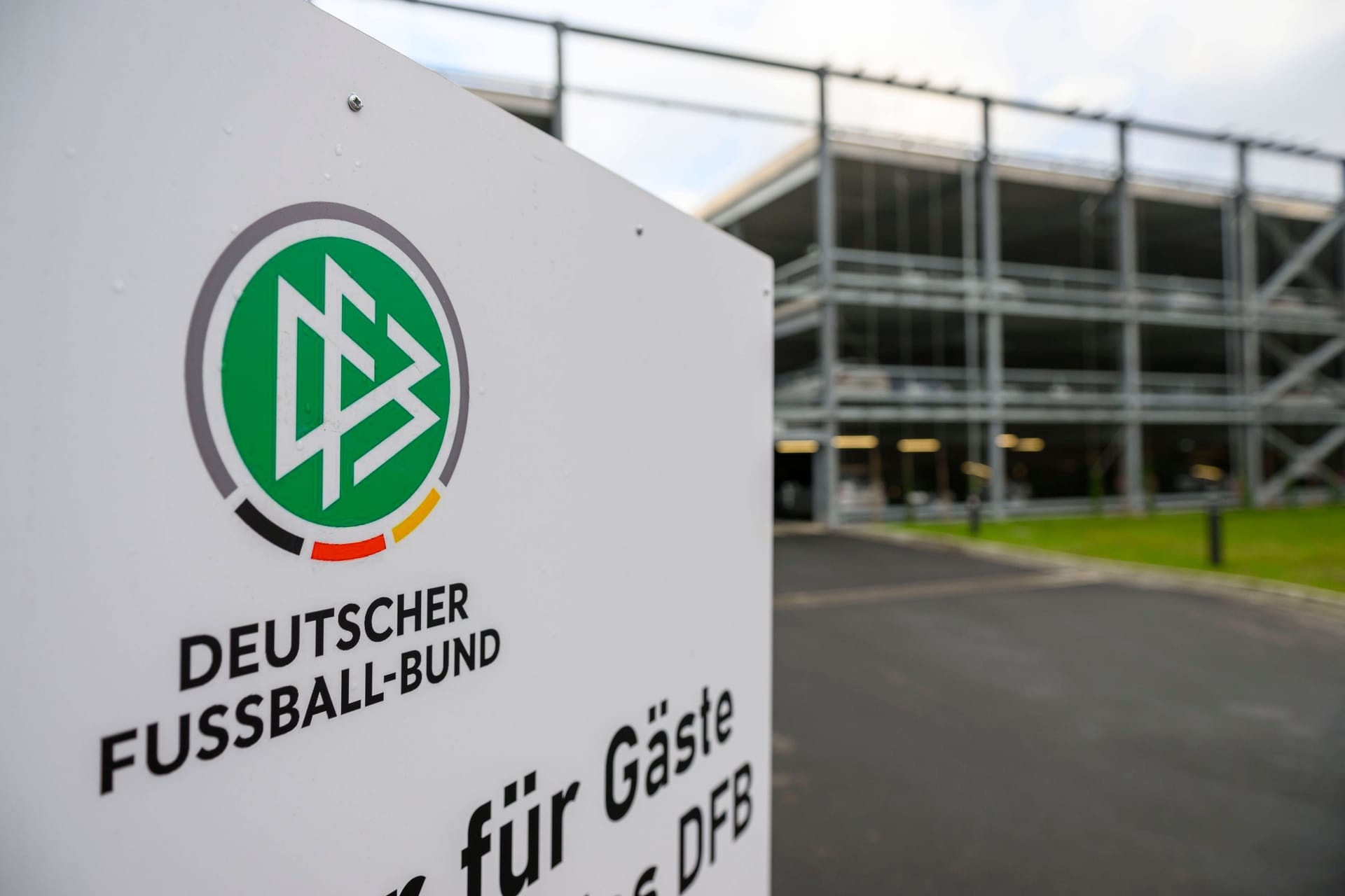 DFB: Laut der "Süddeutschen Zeitung" ermittelt die Staatsanwaltschaft gegen den Verband.