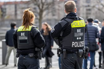 Polizisten in Berlin (Archivbild): In der Hauptstadt gibt es zu wenig Nachwuchs bei den Einsatzkräften.