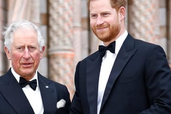 König Charles III. und Prinz Harry: Das Verhältnis von Vater und Sohn ist belastet.