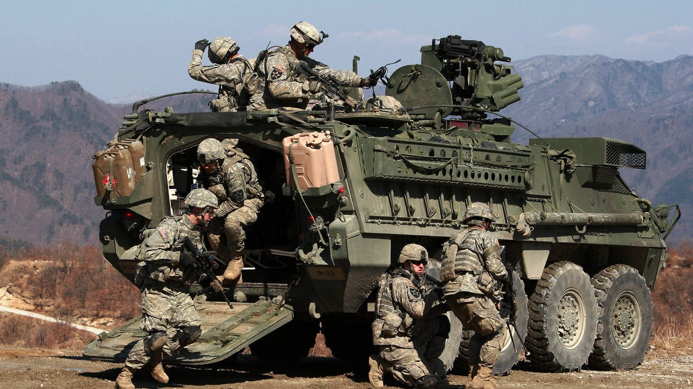 US-Soldaten nehmen mit einem Stryker-Radschützenpanzer an einer Militärübung in Südkorea teil (Archivbild).