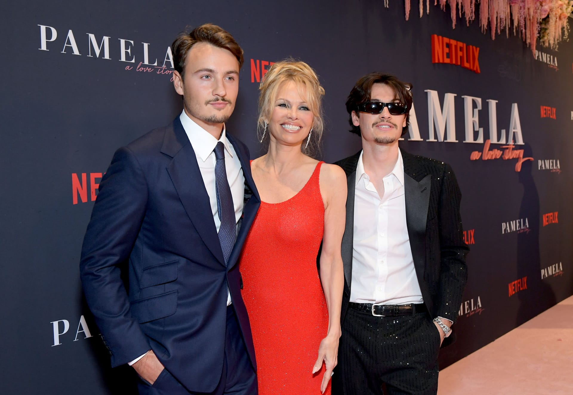 Pam und ihre Söhne Brandon Thomas Lee und Dylan Jagger