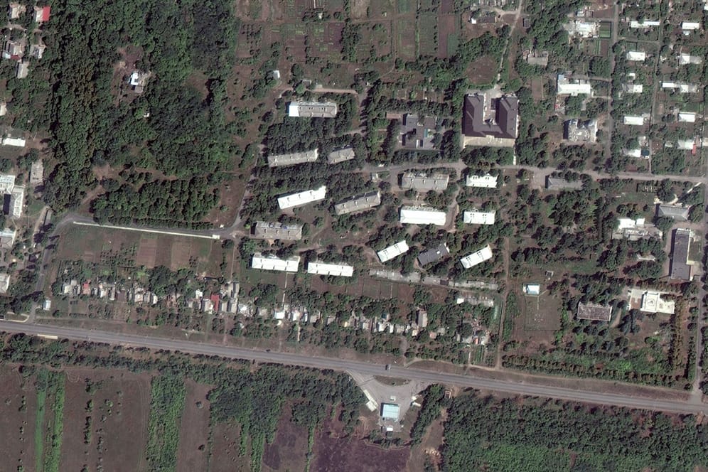 Bachmut im August und im Januar: Satellitenbilder und Aufnahmen aus der Stadt zeigen das Ausmaß der Zerstörung in der umkämpften Region.