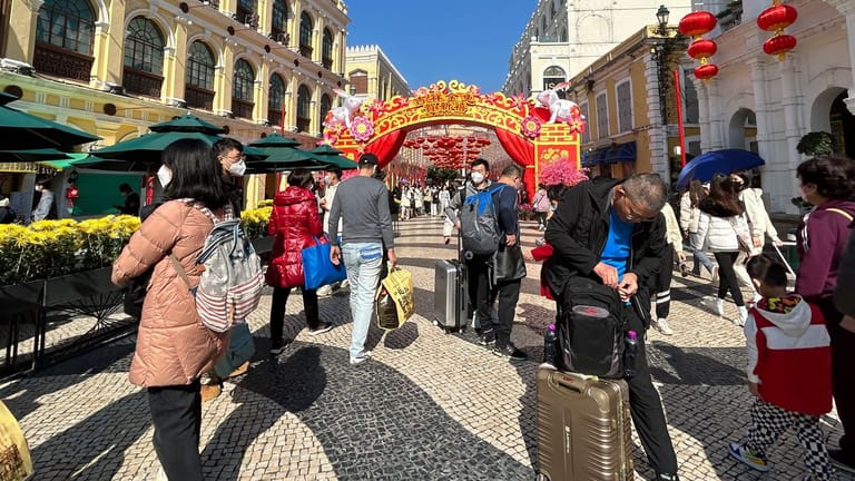 Touristen in Macao: Viele Chinesinnen und Chinesen waren seit Jahren nicht bei ihren Familien über die Feiertage.