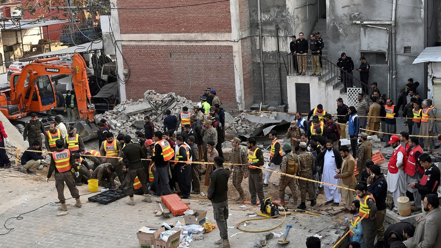 Mindestens 30 Tote bei Explosion in pakistanischer Moschee