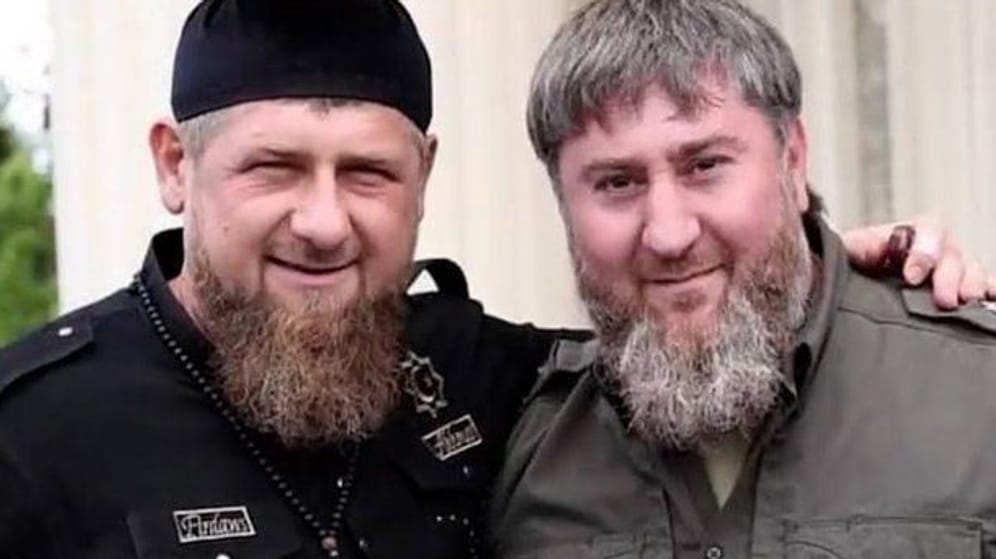 Ramsan Kadyrow (l.) und sein Neffe Hasan Ibragimow: Die Kämpfer aus Kadyrows Gruppe gelten als besonders gewalttätig.