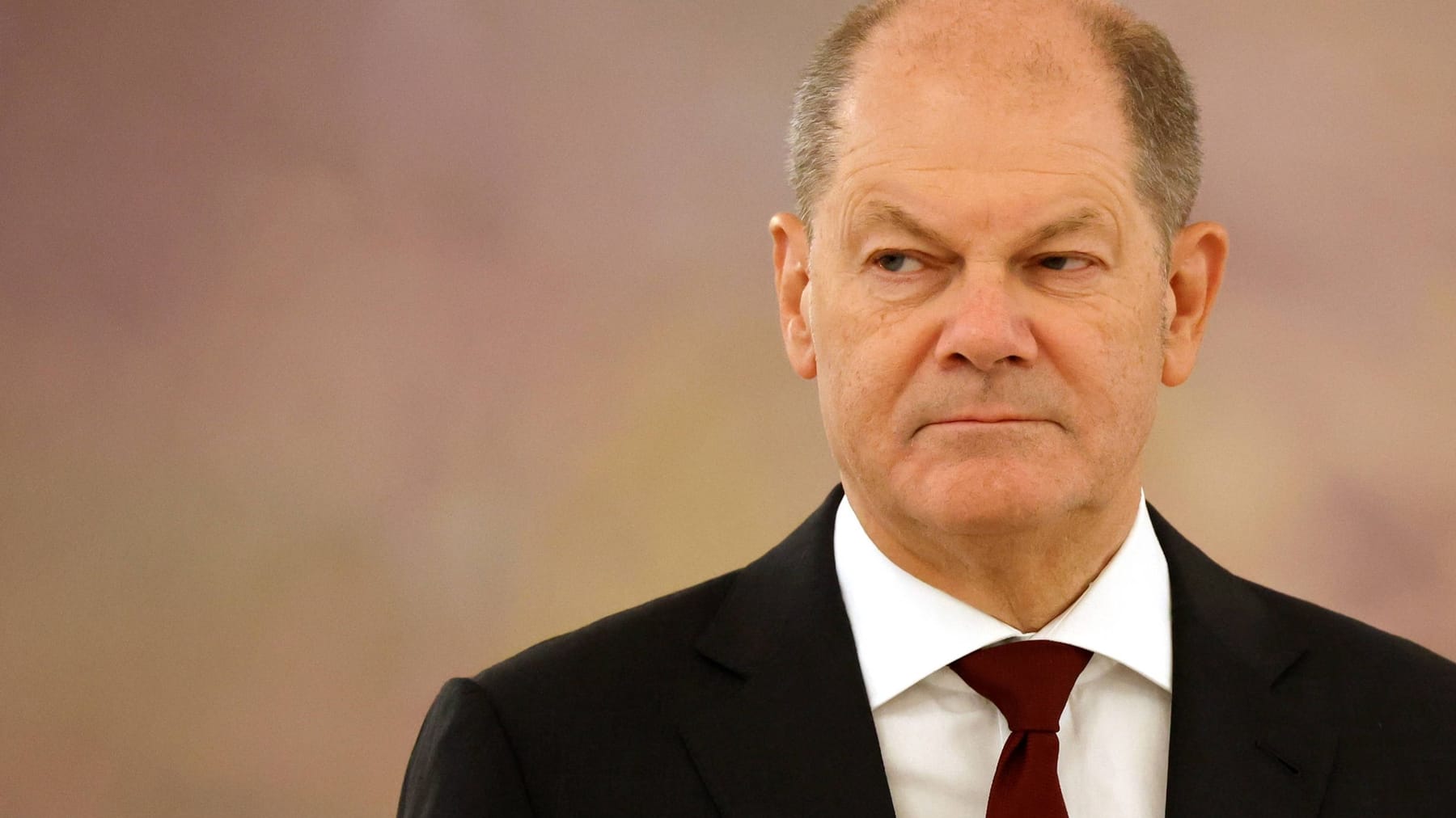 "Scholzing" - British historian makes fun of Chancellor Scholz - News ...
