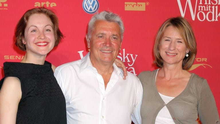 Valery Tscheplanowa mit Henry Huebchen und Corinna Harfouch bei der Filmpremiere von "Whisky und Wodka" im Jahr 2009.