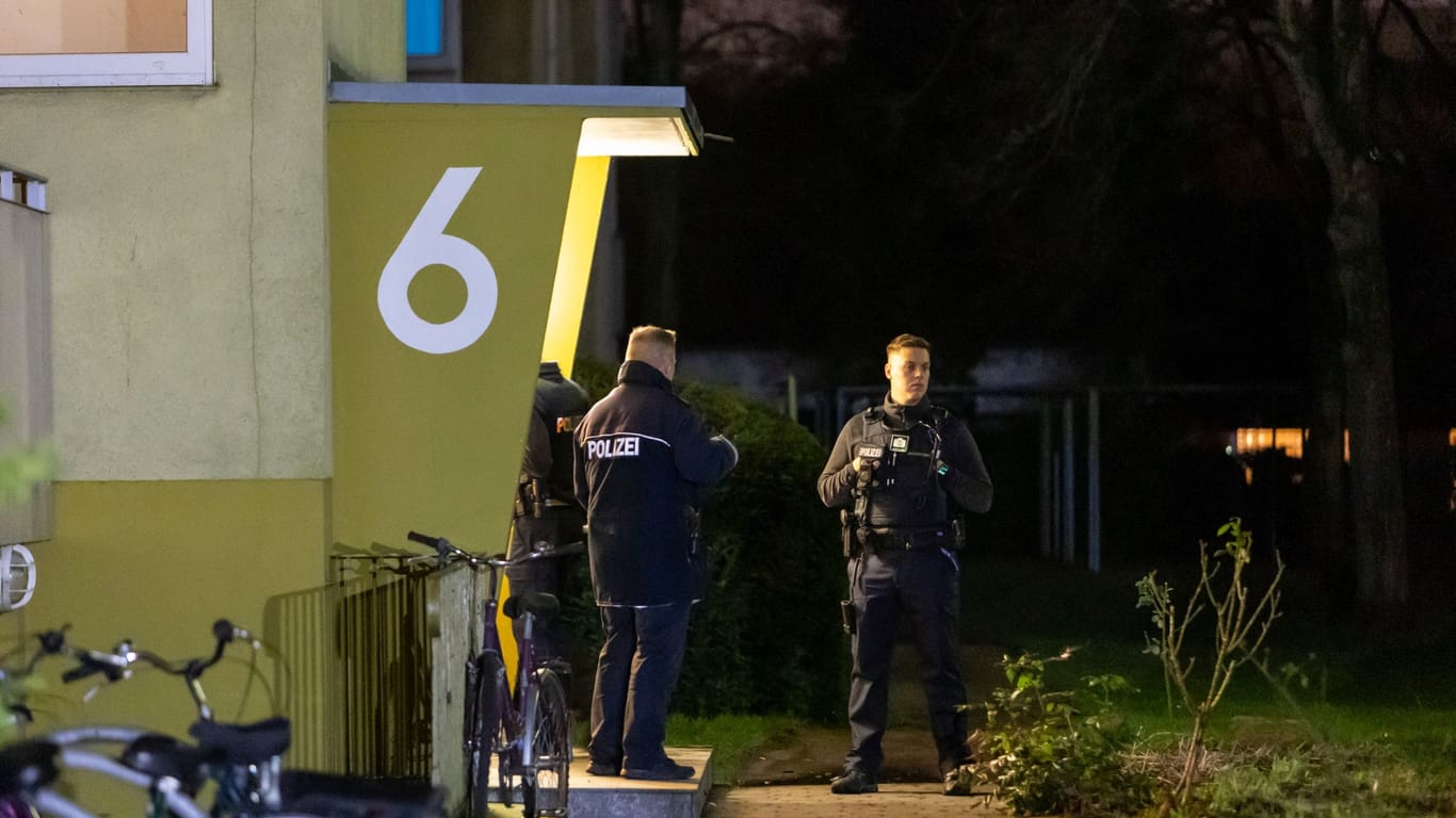 Das Wohnhaus in der Grimmelshausenstraße: Ein Mann wurde festgenommen.