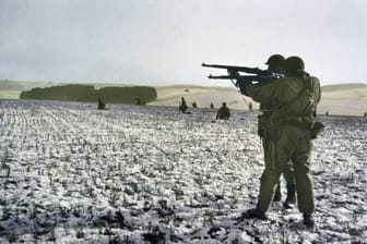Amerikanische Infanteristen beim Angriff nahe Bastogne im Dezember 1944.