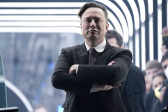 Elon Musk (Archivbild): Soldaten sollen in der Fabrik in Grünheide arbeiten.