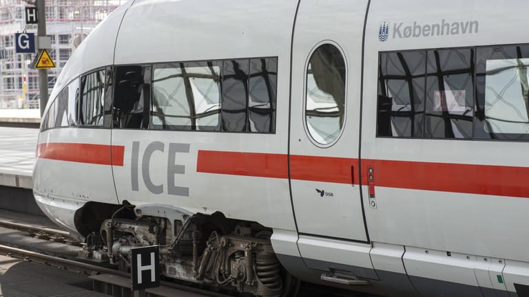 Ein ICE am Berliner Hauptbahnhof (Symbolbild): Alle wichtigen Verbindungen von und nach Berlin seien betroffen gewesen.