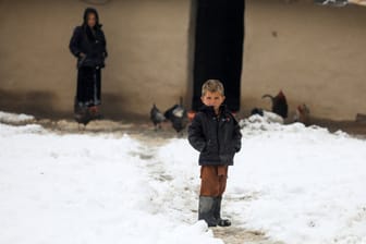 Junge in Kabul (11. Januar): Die afghanische Bevölkerung leidet unter einer Kältewelle.