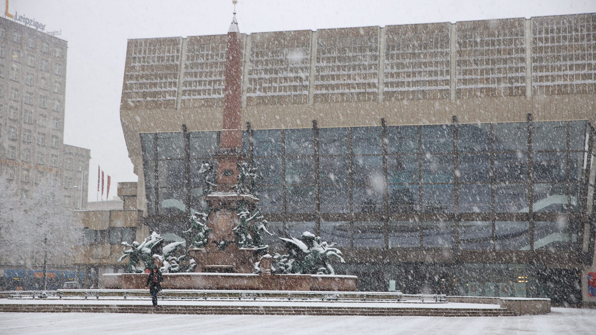 Am Mittwoch vor dem Gewandhaus: Schnee, der am kommenden Wochenende fällt, könnte sogar liegen bleiben.