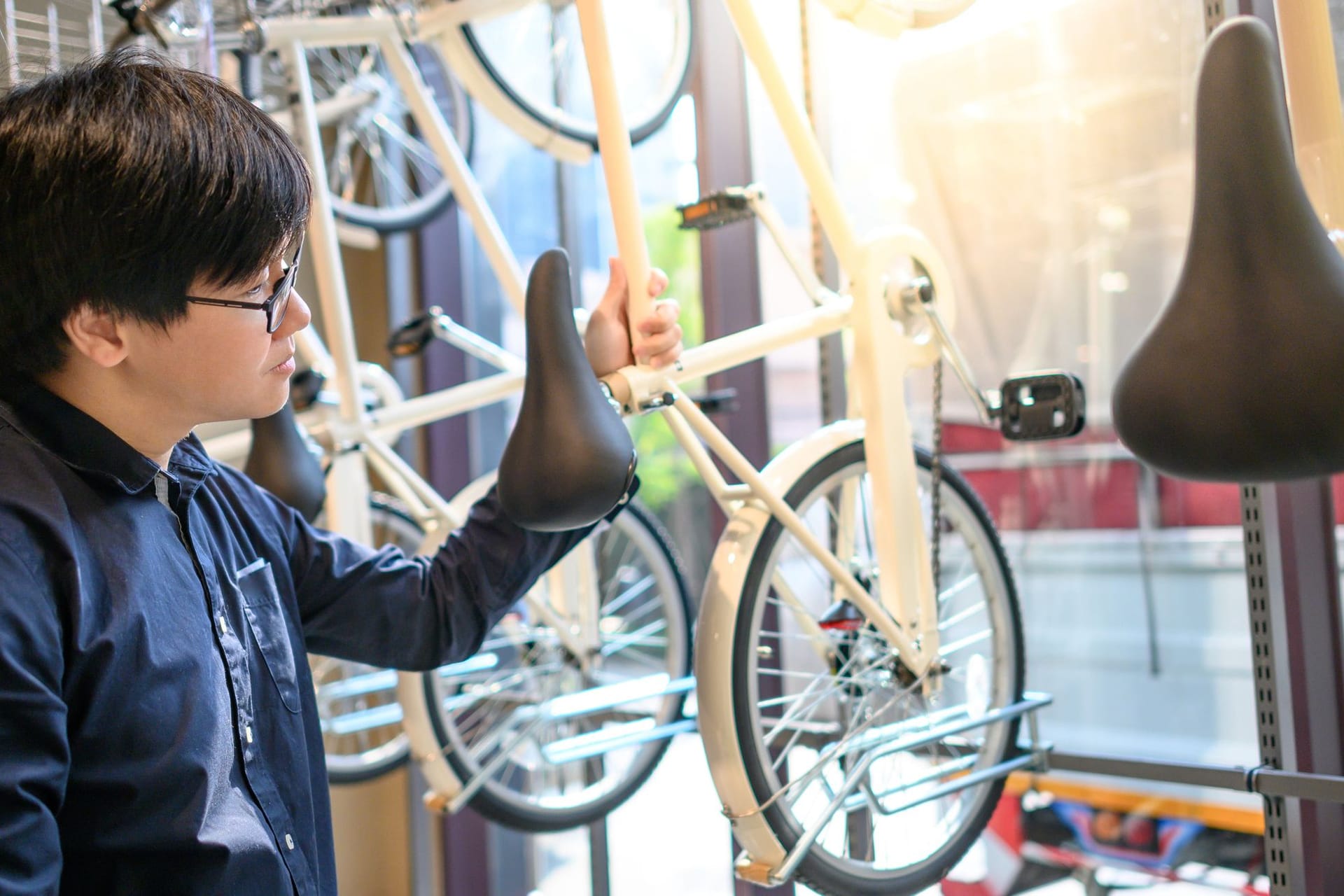 Rahmengröße für das Fahrrad ermitteln: Rahmen von Erwachsenenrädern liegen bei mindestens 46 cm.