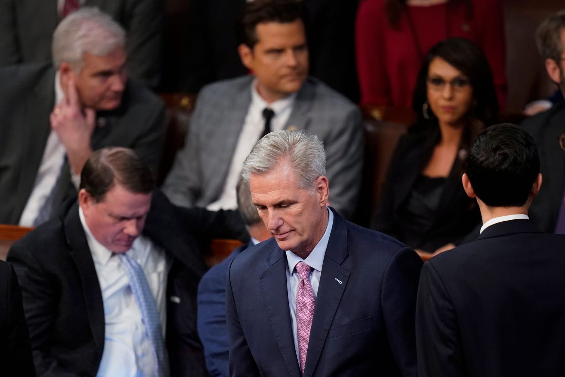 Kevin McCarthy nach dem erneuten Scheitern bei der Wahl zum Sprecher: Im Hintergrund parteiinterner Gegner Matt Gaetz.