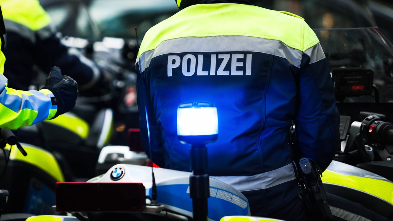 Polizeimotorrad mit Blaulicht (Symbolfoto): Verletzte gab es keine.