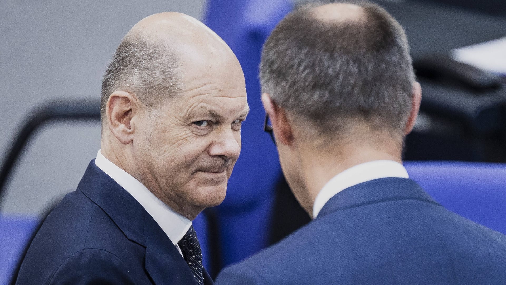 Kanzler Scholz sieht sich durch CDU-Chef Merz herausgefordert.