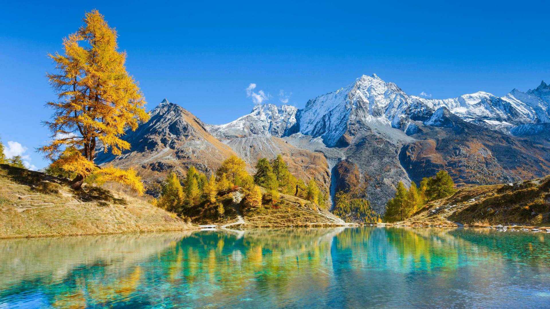 Der Lac Bleu im Schweizer Kanton Wallis: Selbst in Wasserproben aus abgelegenen Bergseen findet sich häufig Mikroplastik.