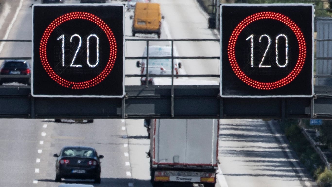 Soll auf deutschen Autobahnen ein striktes Tempolimit gelten?
