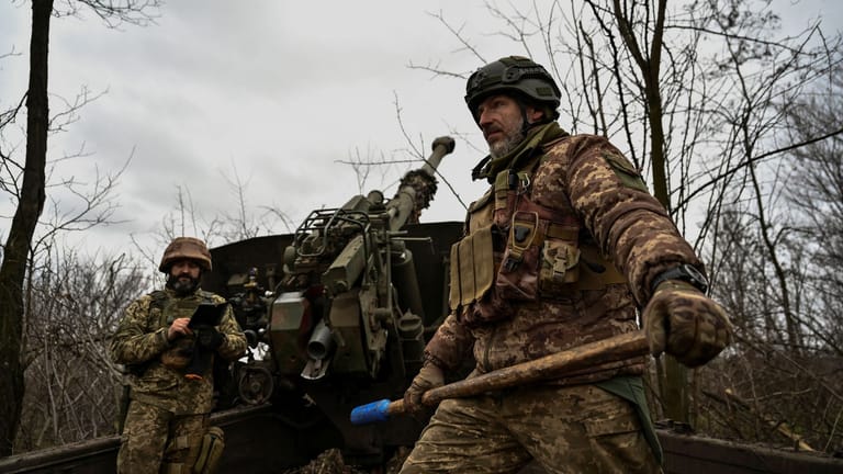 Ukrainische Soldaten kämpfen in der Region Saporischschja: Dort verzeichnen die russischen Truppen derzeit offenbar Geländegewinne.