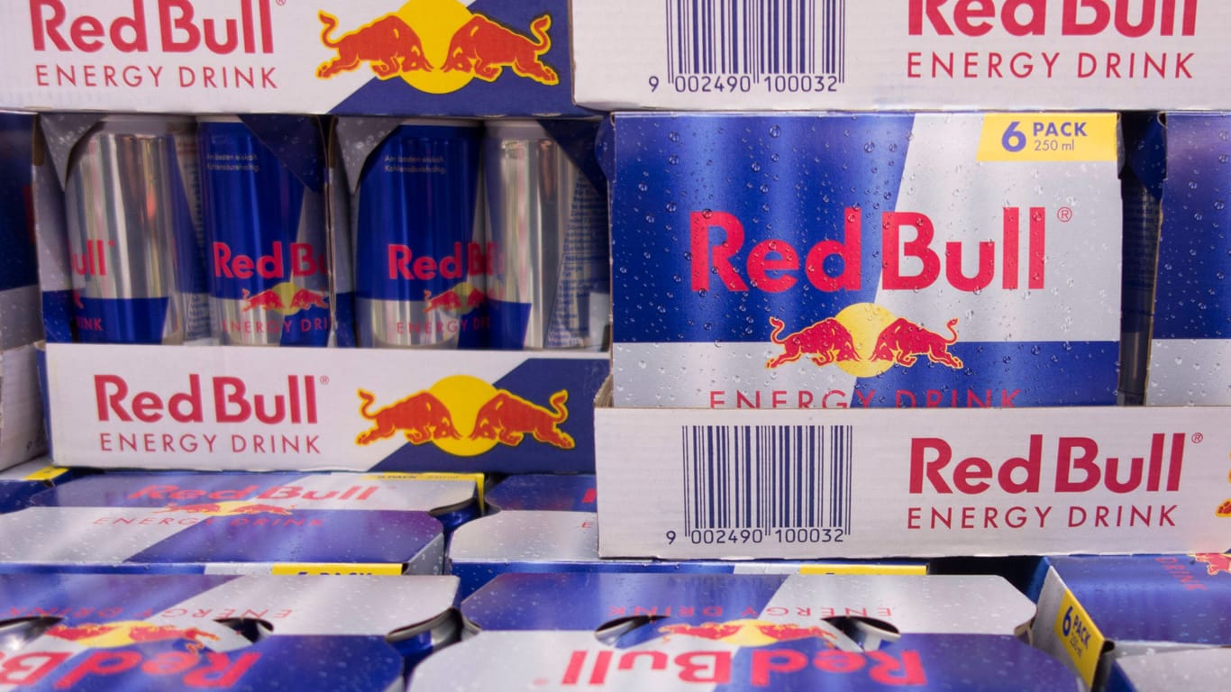 Waren des Energydrink-Herstellers Red Bull: Weltweit seien im vergangenen Jahr 11,6 Milliarden Dosen Red Bull verkauft worden, ein Plus von 18,1 Prozent.