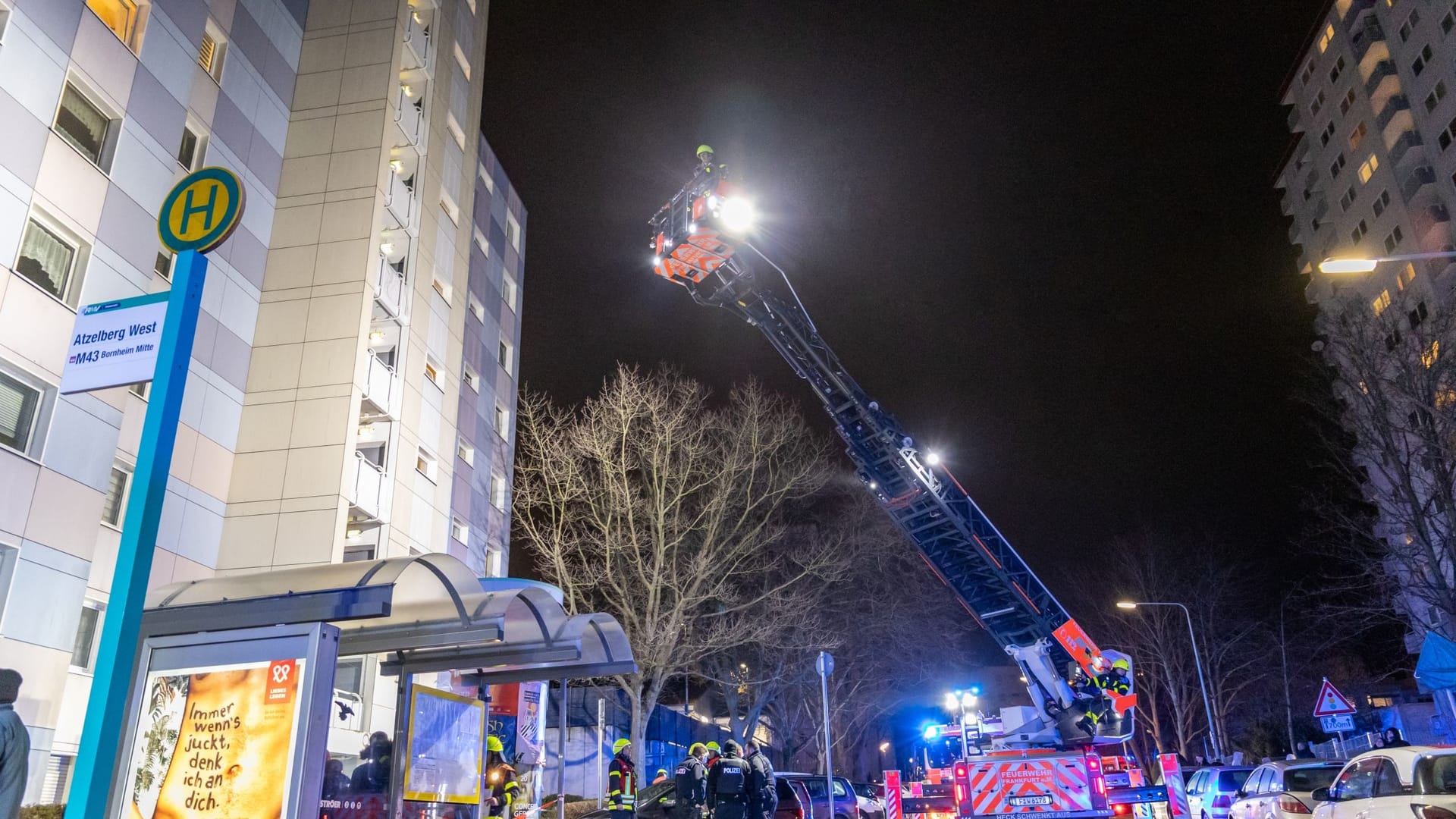 Feuerwehreinsatz in Frankfurt-Seckbach: Die genaue Brandursache ist noch unklar. Feuerwehreinsatz in Frankfurt-Seckbach: Die genaue Brandursache ist noch unklar.