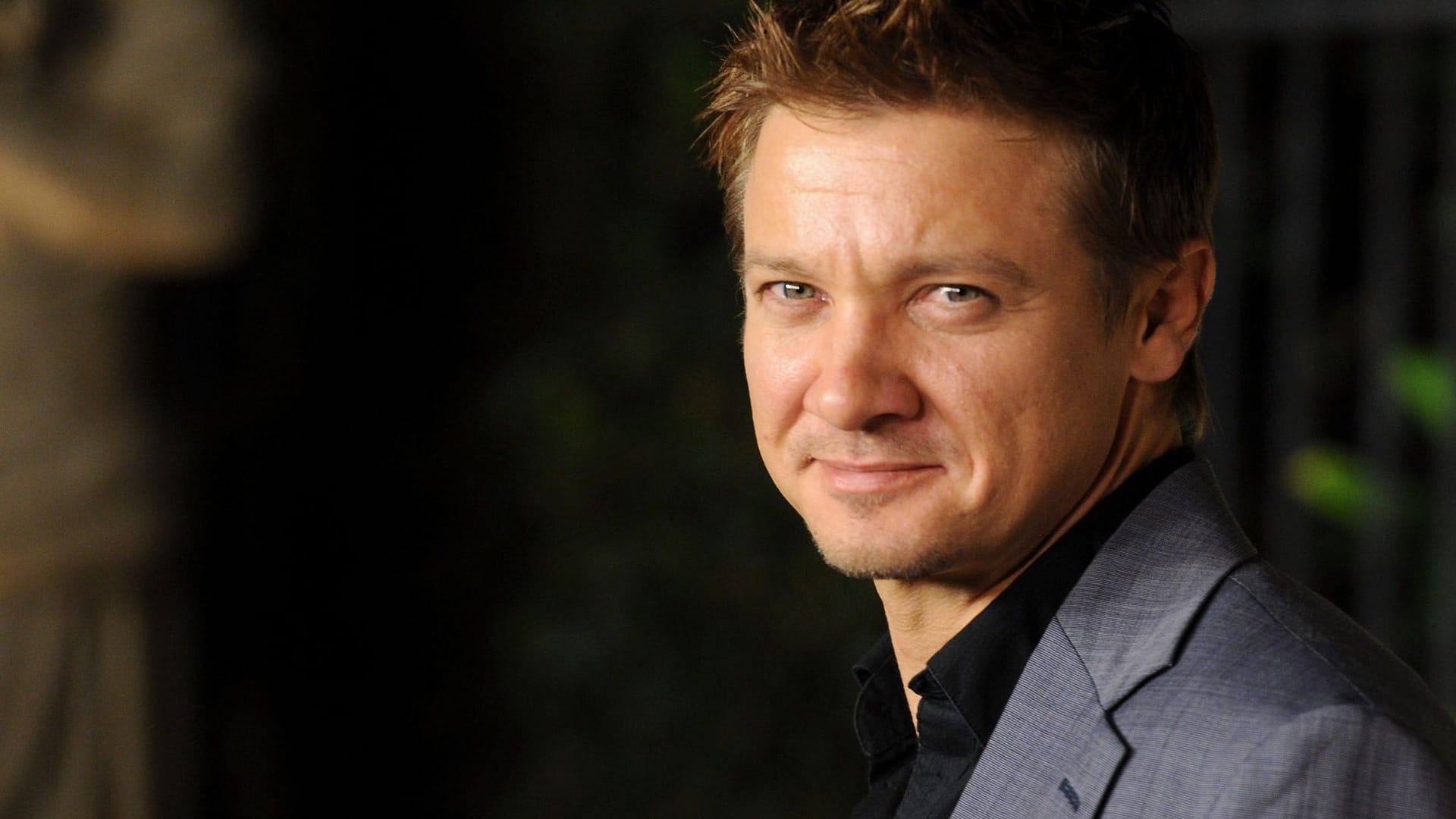 Jeremy Renner: Der Schauspieler liegt nach einem schweren Unfall im Krankenhaus.