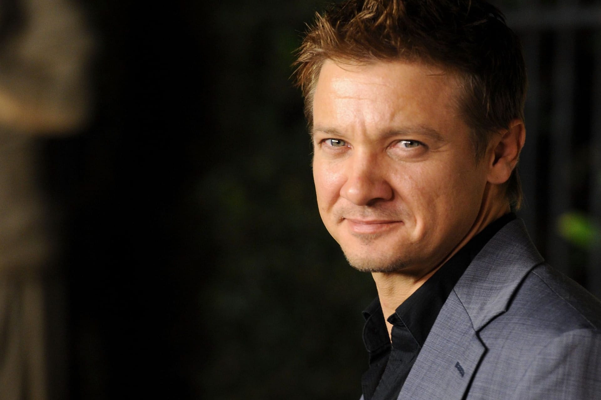 Jeremy Renner: Der Schauspieler liegt nach einem schweren Unfall im Krankenhaus.