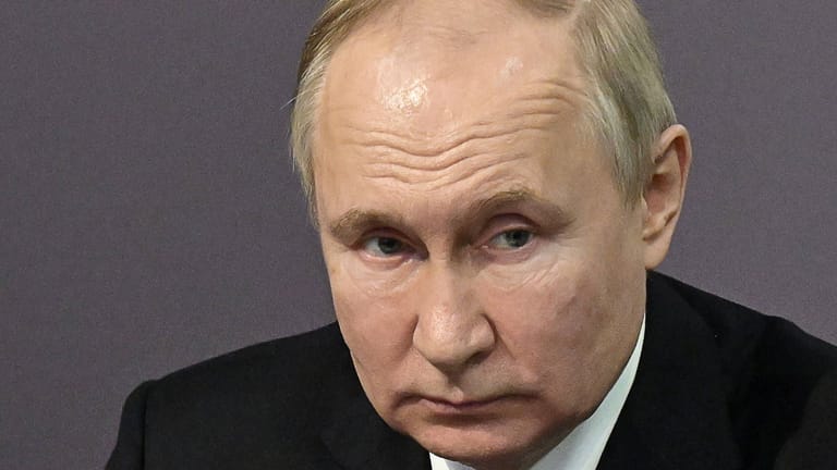Putin bereitet sich laut Einschätzungen der Nato auf einen langen Krieg vor.