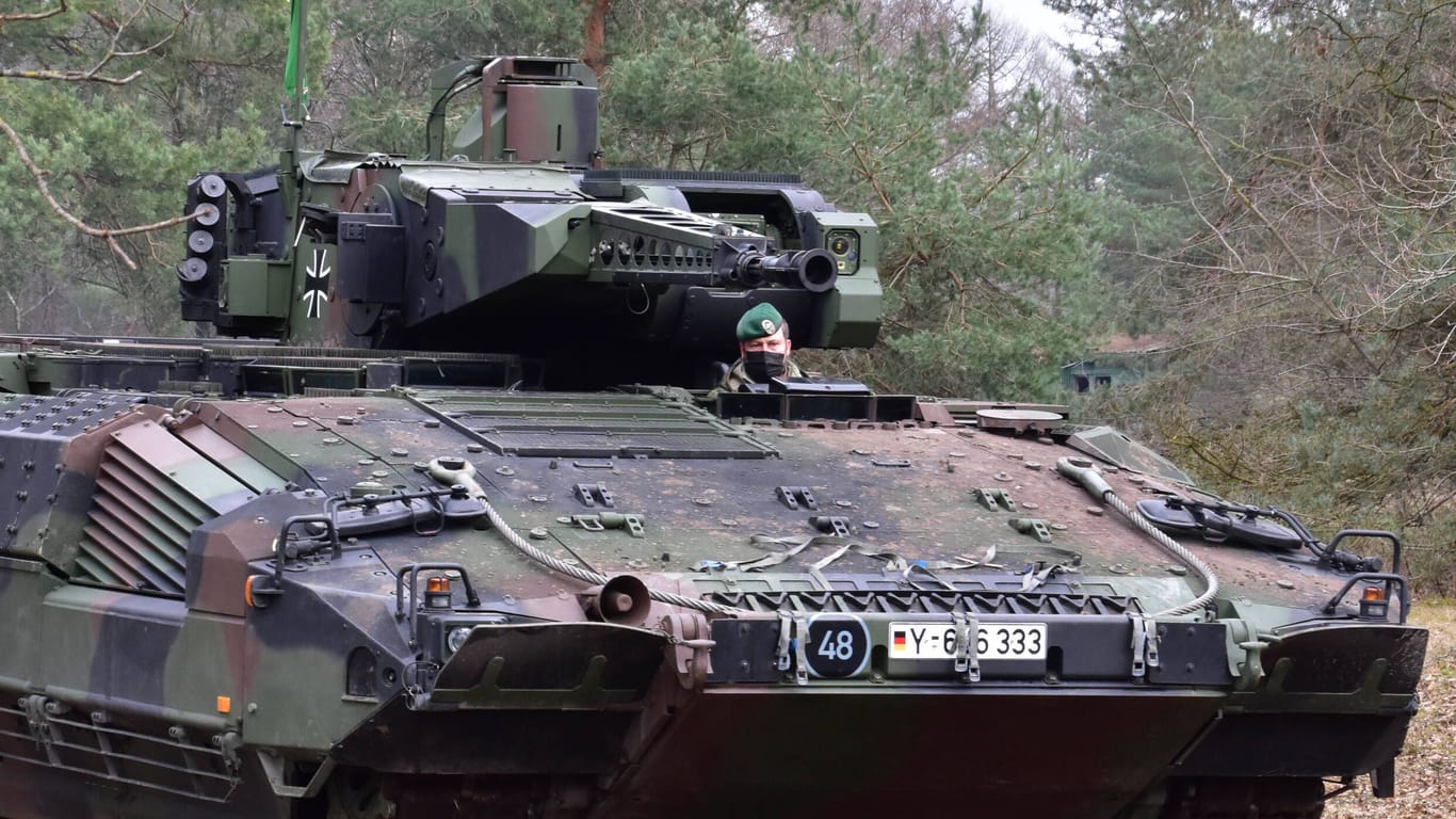 Schützenpanzer Puma (Archivbild): Bei einer Schießübung waren zuletzt alle 18 benutzten Exemplare des Panzers ausgefallen.
